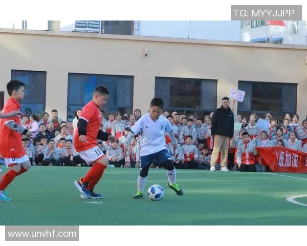 十月十二日：那些与足球相关的生日传奇与历史瞬间